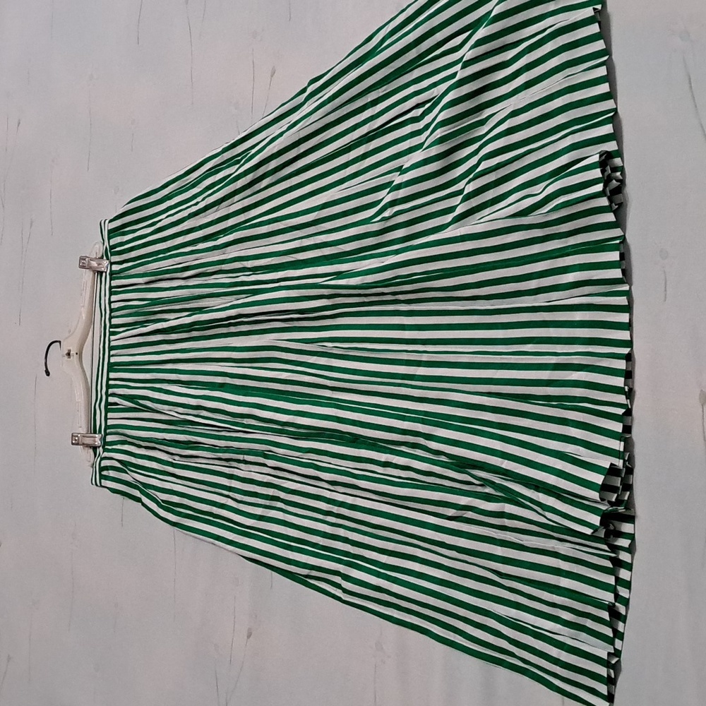 JH Collectibles sz 12 green & white skirt